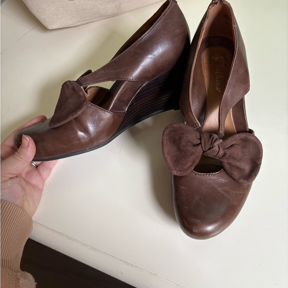 Earthies Brown Leather Bow wedges size 7 - Picture 2 of 8